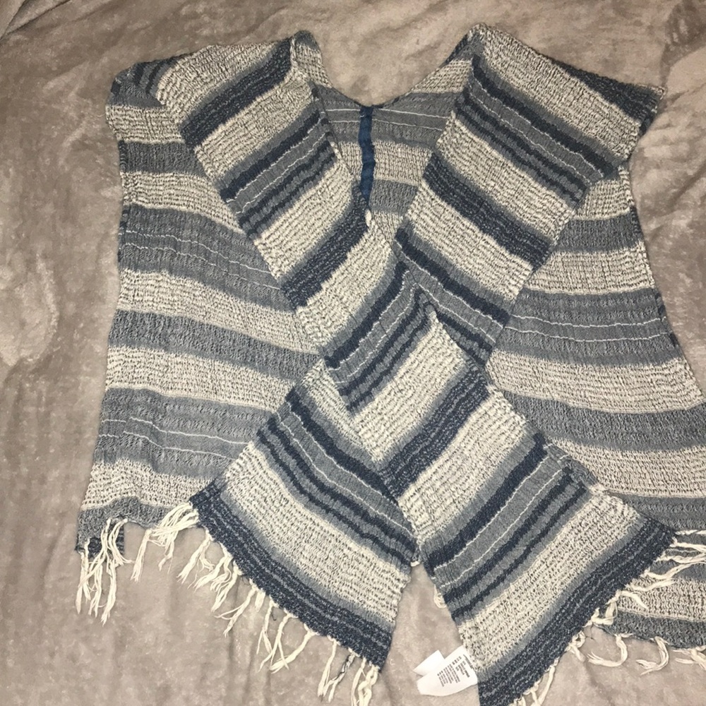 Cardigan/shall/poncho
